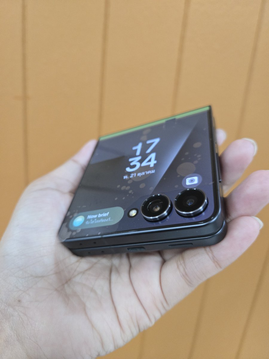 ployploy1905's tweet photo. Samsung galaxy z flip7 5g 12/256  18,500บาท
❌️  มีแค่ตัวเครื่องนะคะ
 เครื่องไม่มีตำหนิเลยค่ะ พึ่งเคลม SC+ 
จากศูนย์ Samsung มาวันนี้เลยค่ะ
เปลื่ยนภายนอกใหม่ทั้งชุดค่ะ จากศูนย์แท้ๆ 
#โทรศัพท์มือสอง #ส่งต่อมือถือ #โทรศัพท์มือ2 #ส่งต่อซัมซุง  #มือถือมือ2 #ซัมซุง #Samsung #zflip7 https://t.co/7UnhrXsMs7
