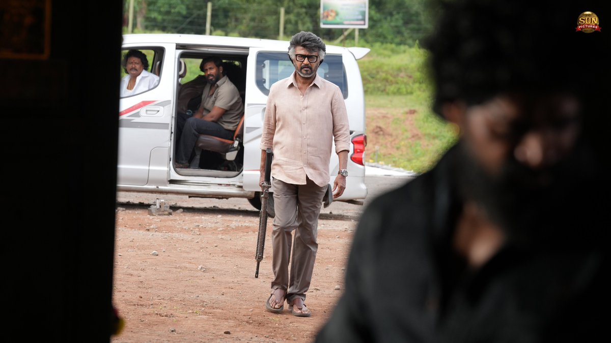sunpictures's tweet photo. When this scene hits, theatres explode!💥 
#Jailer2IndustryBlockbuster

#Jailer2 Rampage in theatres worldwide 

@rajinikanth @Nelsondilpkumar @anirudhofficial @vidya_balan @iam_SJSuryah #MithunChakraborty #SurajVenjaramoodu @meramyakrishnan @iYogiBabu @mirnaaofficial @vijaykartikdop @Nirmalcuts @ChethanDsouza @AlwaysJani @KiranDrk @sunilreddy22 #PallaviSingh @valentino_suren @Alagiakoothan #SantoshRaju @kabilanchelliah @kuchirayar73 @RIAZtheboss