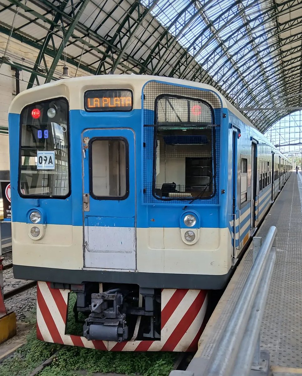 AmbaTransporte's tweet photo. #BTS en Argentina y el #TrenRoca 
Habrá servicios adicionales entre La Plata y Pza Constitución con paradas intermedias🚆
21, 23 y 24/10 adicionales desde La Plata 23:30, 00:00 y 00:30hs 
Adicionales desde Plaza C 21:51 y 23h.
#BTS_WORLDTOUR_ARIRANG #BTS_WORLDTOUR_ARIRANG_LATAM https://t.co/PLV3FML34I
