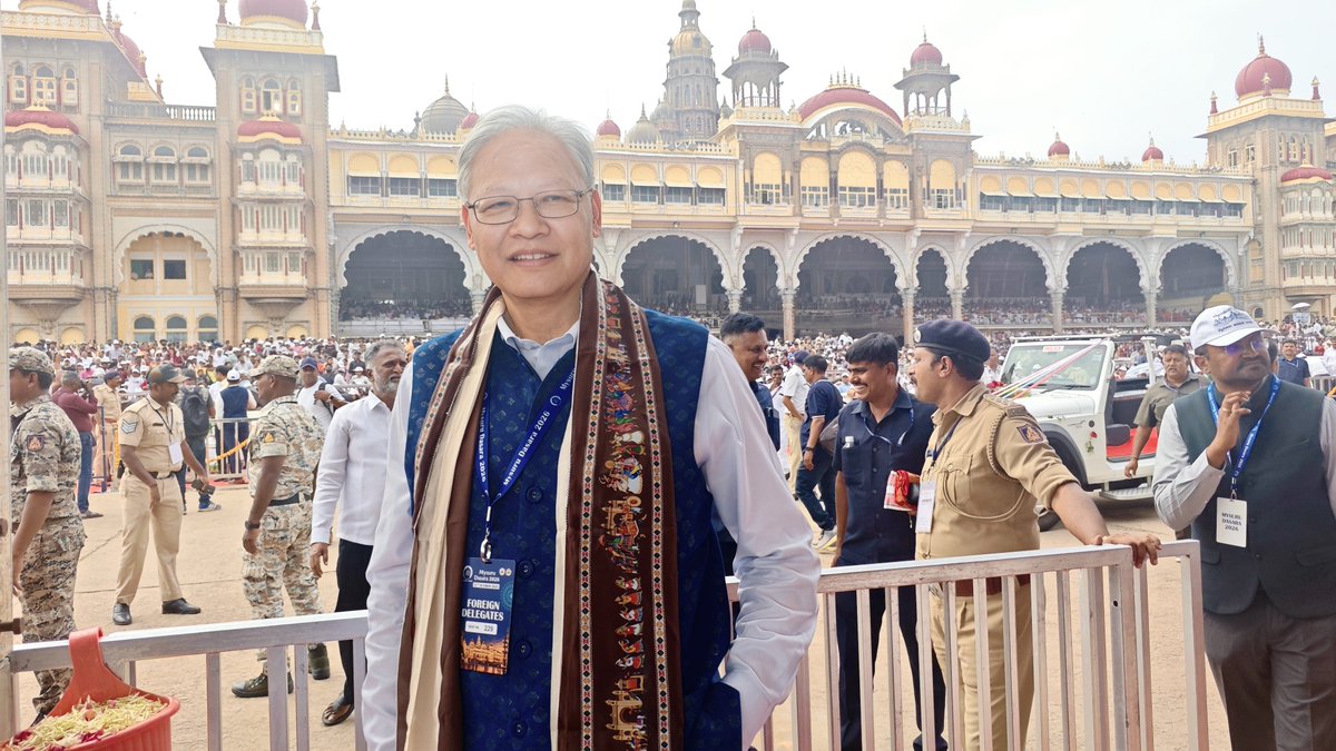 China_Amb_India's tweet photo. #Mysore Palace left such a deep impression on me—a beauty that is truly unforgettable. https://t.co/wivEOWt28M