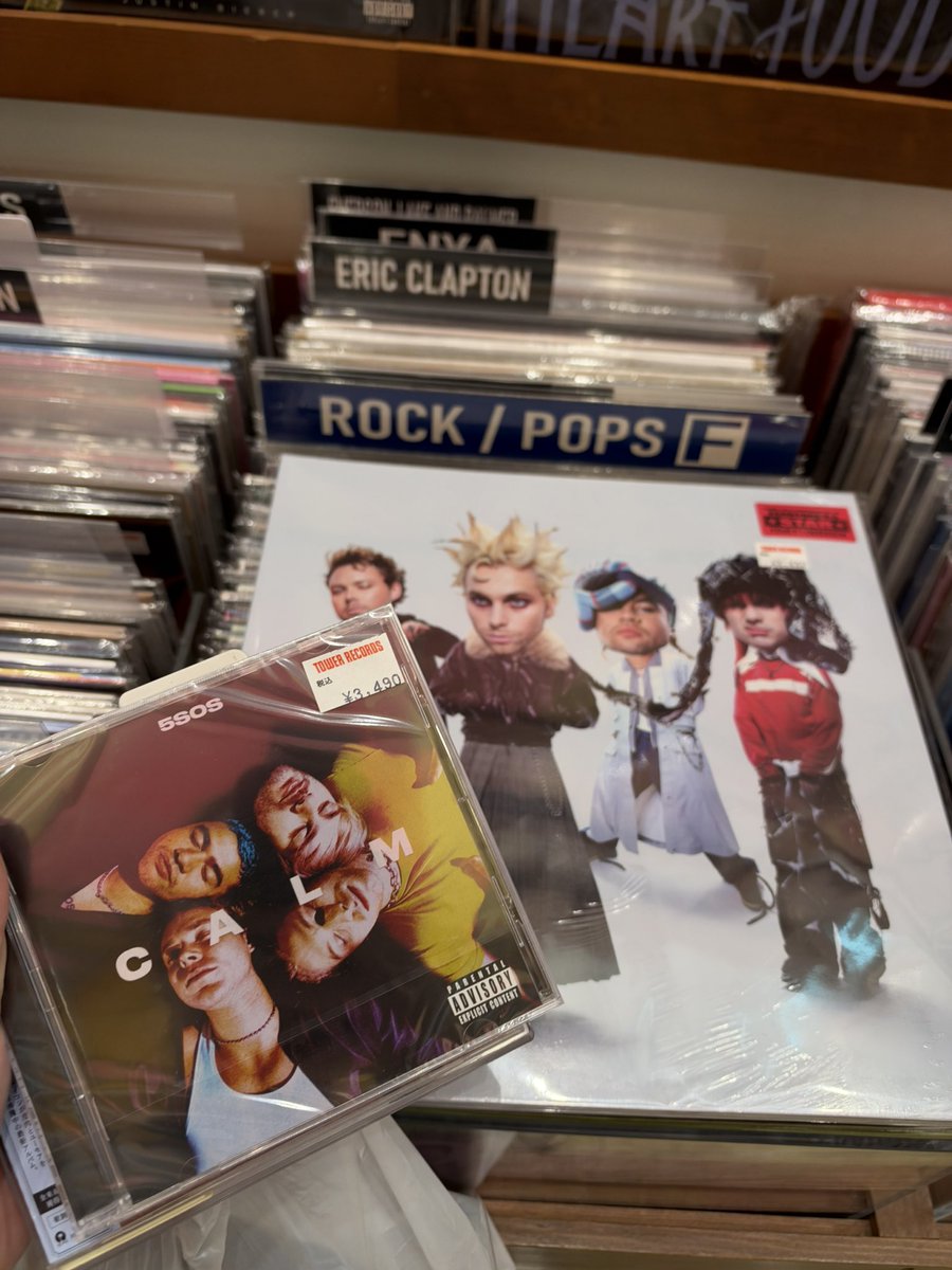 ocoafterdark's tweet photo. 5sos finds in tokyo :3 https://t.co/V9Hnp0E1nB