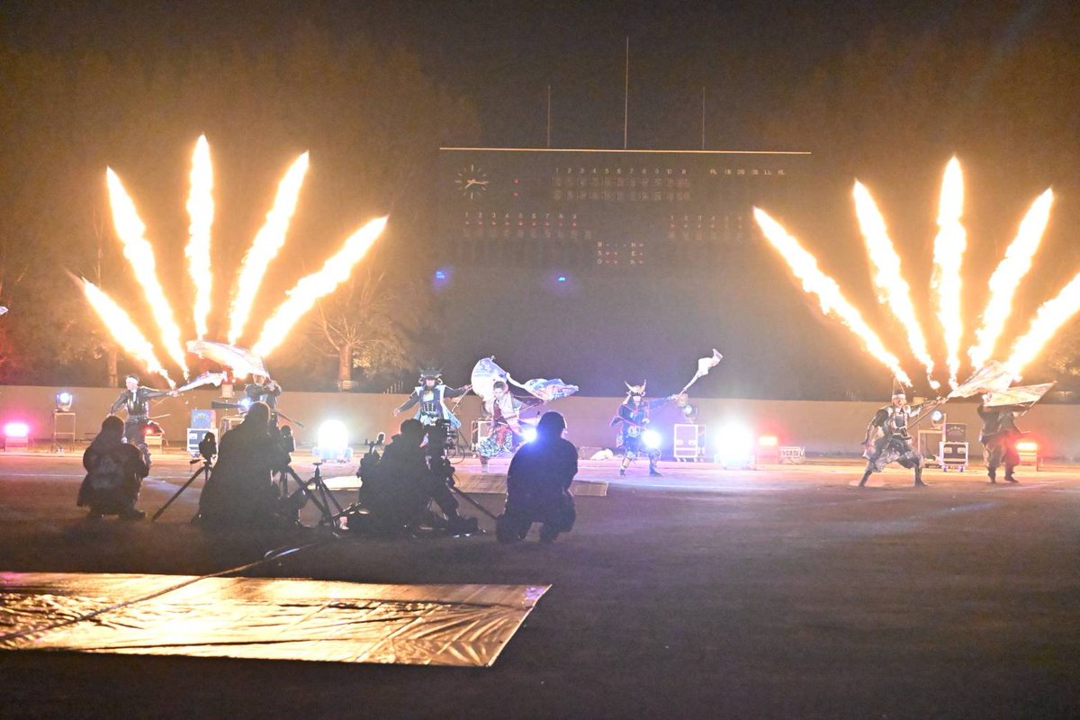 1657alice's tweet photo. 2026.10.10 #よねざわ戦国花火大会
魂の帰還
皆で勝鬨のあとは演武 天籟
新調されたお揃いのフラッグ
全員がお揃いフラッグを振り、舞う大迫力✨✨✨
カッコ良すぎーッ!!
凄すぎました…☺️
#やまがた愛の武将隊
#越後上越上杉おもてなし武将隊
#劇団ほじなし
#しゆん
#傍島将大
#MichirU https://t.co/j7H2zvGz1I