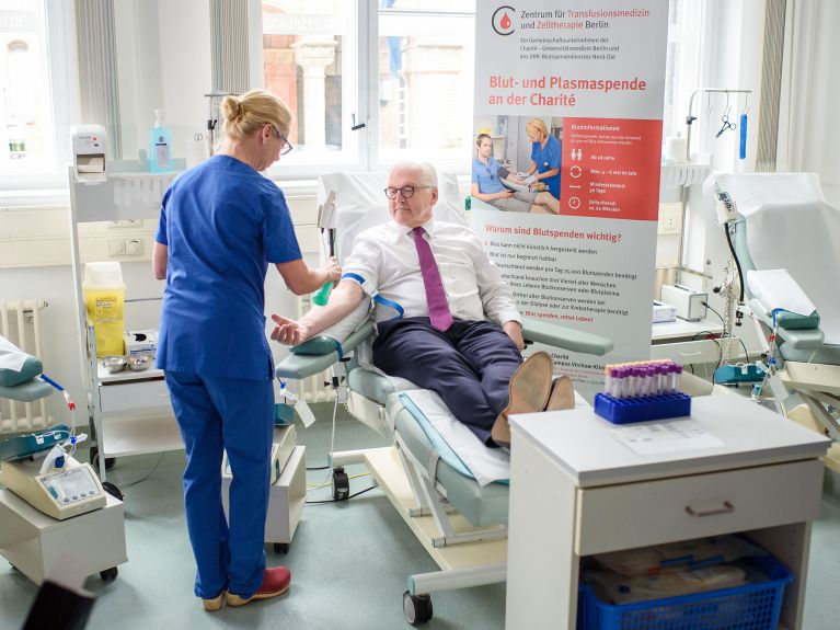 itstiffanyryder's tweet photo. This is German healthcare:

- Mandatory health insurance
- Statutory sickness funds
- Private insurance alongside them

It doesn’t fit neatly into the American argument about “government healthcare.”

Here’s how the system actually works: https://t.co/SpMiVtD8IQ