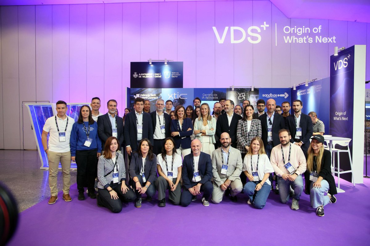 VDS_event's tweet photo. 🏛️ Valencia welcomes the world to #VDS2026!

@mjosecatala, Mayor of Valencia, @PaulaLlobet, Councillor for Tourism, Innovation and Investment Attraction, @SusanaCamarero, First Vice President of the Valencian Government, @nacho_mas, CEO of Startup Valencia and VDS, and @jlhortelano, President of @Startup_VLC, highlight Valencia's role as a global tech hub🌍