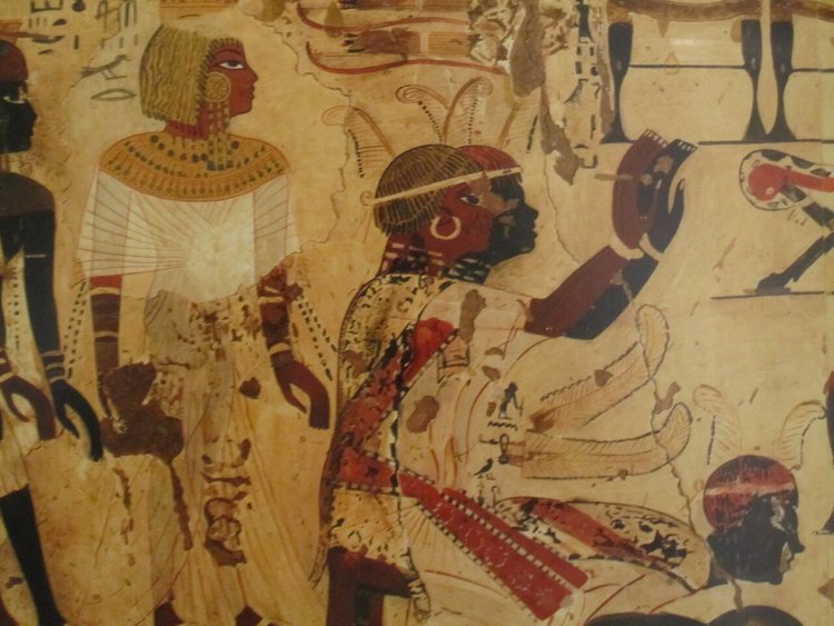RCScience's tweet photo. "A recent paper in Antiquity reports that a team of archaeologists has uncovered new evidence challenging longstanding claims that Kushite culture was merely a copy of that of its more famous northern neighbor, ancient Egypt." via @Debriefmedia  https://t.co/yhKoprIRcp https://t.co/o5vt2neATy