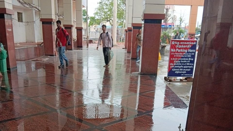 DrmChennai's tweet photo. 🧹✨ Cleanliness Drive | Tiruvallur Railway Station

An intensive cleaning drive was conducted at Tiruvallur Railway Station as part of Special Campaign 6.0, reaffirming the commitment to maintaining clean and hygienic railway premises. 🚆🌿

#SpecialCampaign6 #SCDPM6 #PMO #DARPG #CleanlinessDrive #Tiruvallur #TiruvallurRailwayStation #SouthernRailway #ChennaiDivision #SwachhataHiSeva #SHS #SHS2026 #SwachhataPakhwada #SwachhRail #SwachhBharat #ViksitBharat