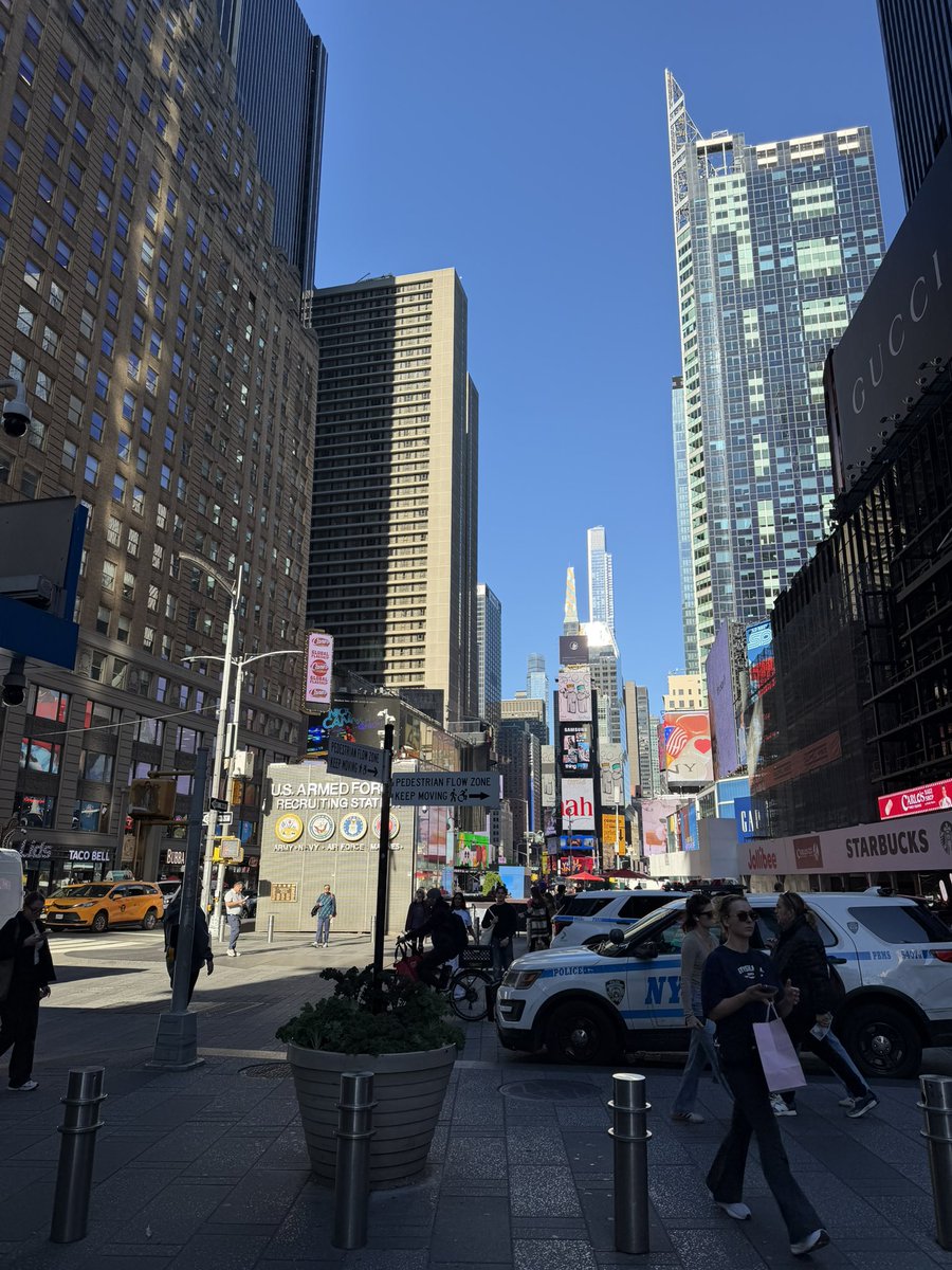 CodedVengeance's tweet photo. I spent Shipaton shipping GameNight, an app that ends the "what should we play?" debate with your friends. Never imagined it would end up in Times Square!

On Oct 22 I'm demoing it at @RevenueCat's #Shipaton Demo Day, 10am to 6pm ET. Come tell me what you think. https://t.co/Pg3uC7qO37