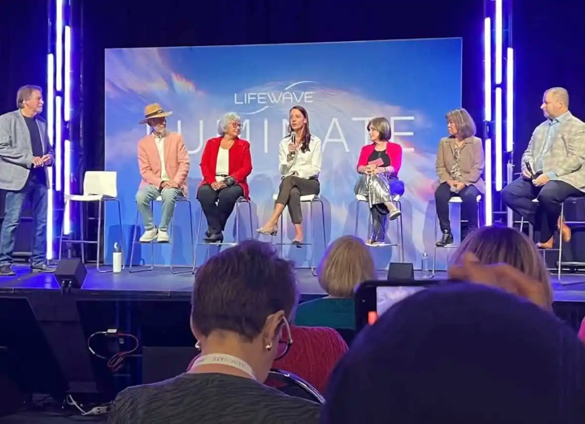 hantsbarn001's tweet photo. This is incredibly eye-opening! Thank you Renee for using your platform at the LifeWave Illuminate Convention to educate us on this. #Health #Water
https://t.co/rxulMoFLHy https://t.co/YGJYs0fEYZ