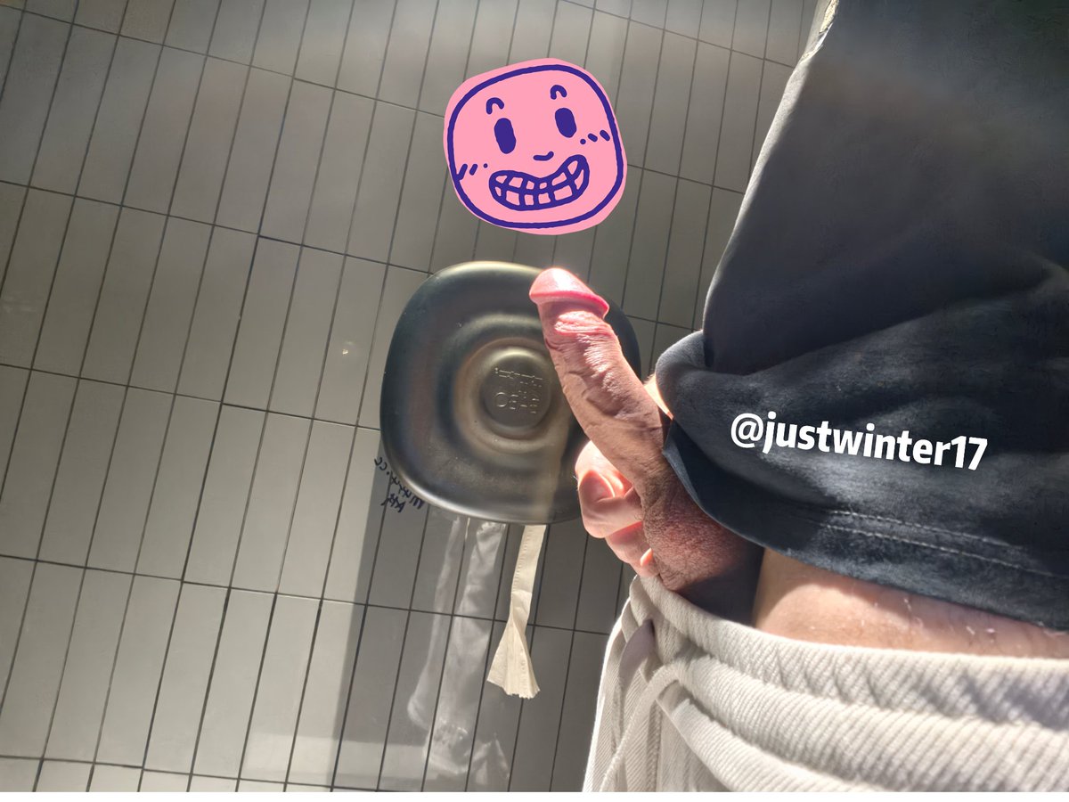 justwinter17's tweet photo. 这是今天在一位慈祥美味的老爷爷家的卫生间拍的 #上翘 #1s https://t.co/5jpFj8LhYH
