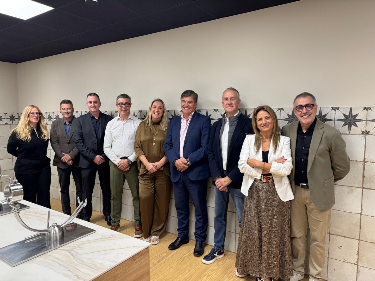Pimec's tweet photo. Avui hem visitat el teixit empresarial del Maresme per conèixer de primera mà les inquietuds i necessitats de les pimes del territori i contribuir a reforçar-ne la competitivitat.

🔶 Durant la jornada, hem conegut l'activitat de tres empreses de sectors diversos: @FRENOSSAULEDASA, del sector industrial; Josper, especialitzada en la fabricació de forns professionals de carbó, i @LExtremenos, del sector alimentari.

🔶 La trobada ha permès posar el focus en qüestions com els costos energètics, les dificultats per trobar talent qualificat i la innovació com a factor de competitivitat.

🔶 Hi han participat el president, @AntoniCanete; el vicepresident, @MikelCamps; el president de Pimec Maresme-Barcelonès Nord, @jperag; la presidenta de @pimecjoves, @g_rooy, i el delegat territorial de l’entitat, Damià Fernández.

Més informació: https://t.co/yTtGO5rlp4