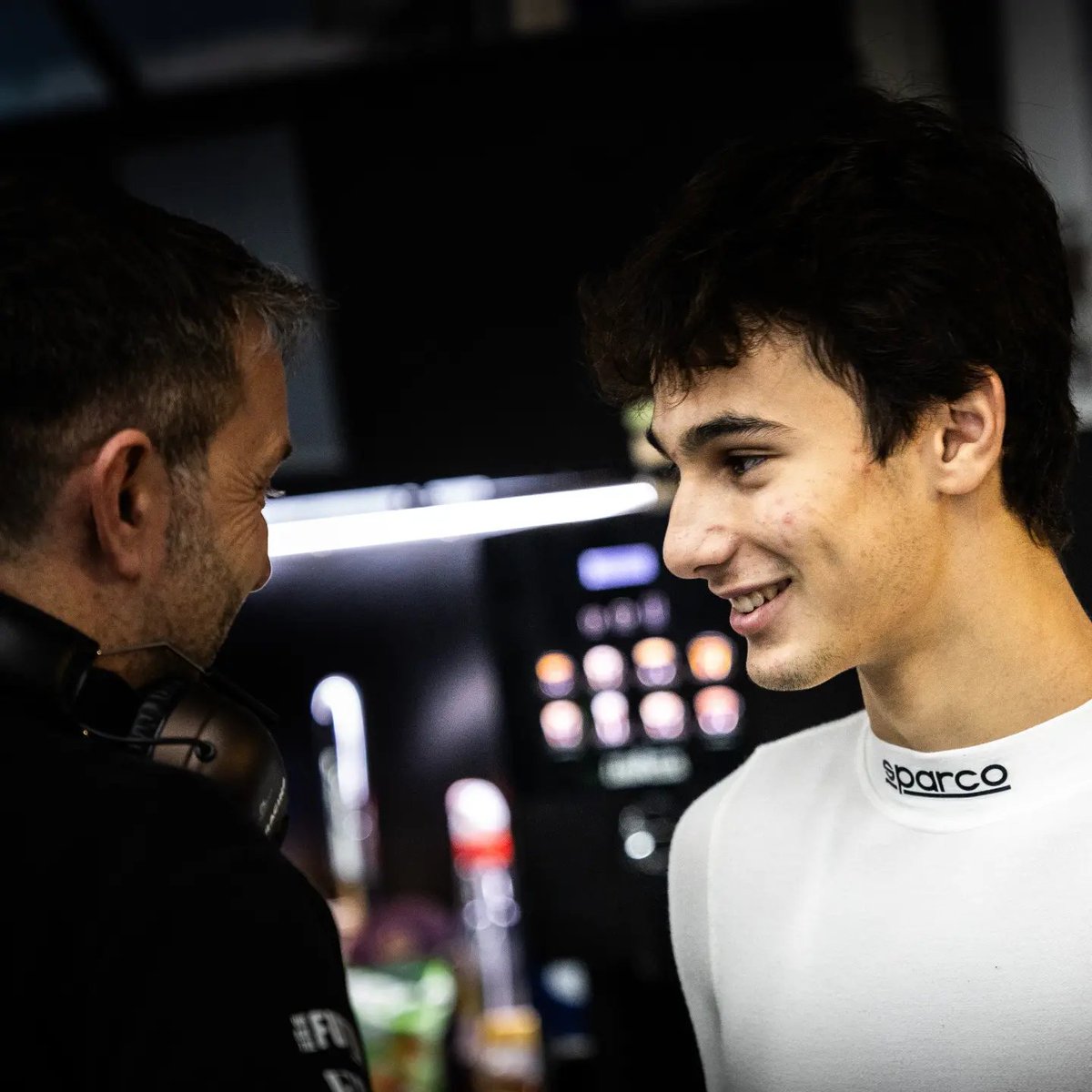 EgoziNews's tweet photo. 📲 | ORGULHO! Egozi em novo post:
"Encerramos Jerez no Top 10 geral e com fome de mais!
Primeiras sessões oficiais com o carro da FIA F3. Construindo tudo passo a passo para estar totalmente preparado para a temporada de 2027. Aproveitei muito a experiência, + https://t.co/Iv1Mb7L7l0