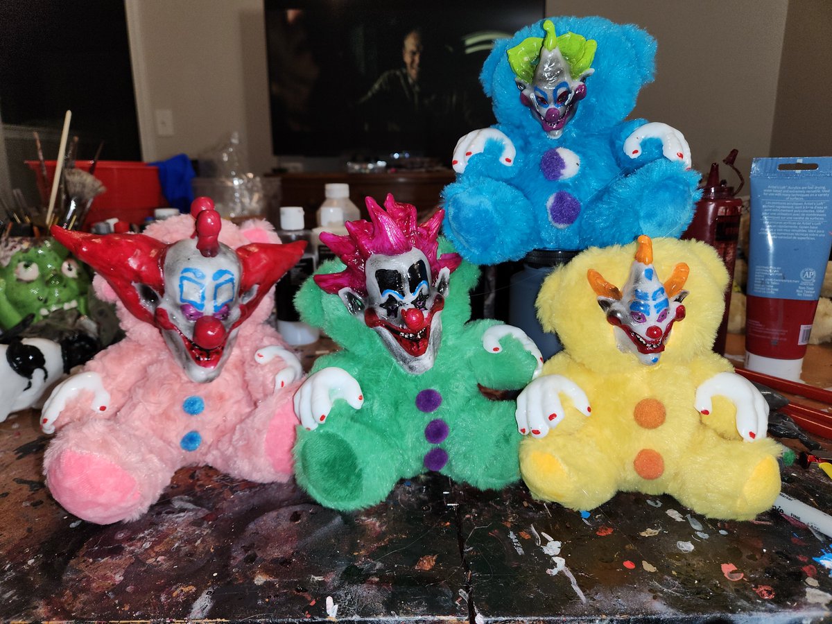 HorrorShowJack's tweet photo. Clown, Vampires and more at @scarefestweekend #halloween  #themuppets #octopus #getfanged #vampire #art #horrorshowjack https://t.co/grteQFVEyt
