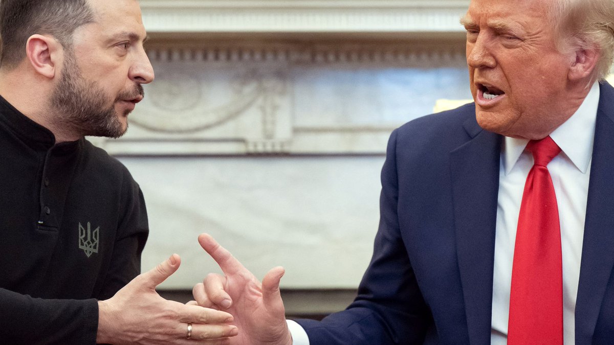 Monitor807's tweet photo. Donald Trump uważa, że Ukraina celowo atakuje rosyjskie rafinerie, aby podnieść światowe ceny energii i osłabić szanse Republikanów w listopadowych wyborach uzupełniających. Jak informuje „The Atlantic”, trzy osoby z otoczenia prezydenta twierdzą, że postrzega on ukraińskie ataki jako próbę zaszkodzenia swojej partii, a w konsekwencji również własnej prezydenturze.

Według rozmówców magazynu przekonanie to wywołało gniew Trumpa wobec Kijowa. Administracja USA miała zagrozić ograniczeniem wsparcia wojskowego i wywiadowczego dla Ukrainy, jeśli ta nie zaprzestanie ataków na rosyjską infrastrukturę energetyczną.

— The Atlantic