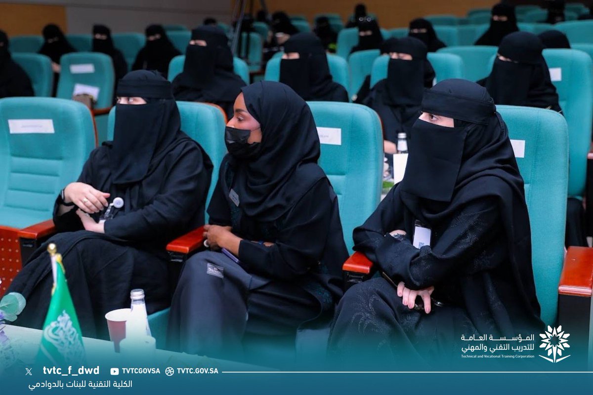 tvtc_f_dwd's tweet photo. تضمن ملتقى «خطوة مهنية» بالكلية التقنية للبنات بالدوادمي ، دورة تدريبية بعنوان «الاستعداد الوظيفي»، إلى جانب استعراض قصص نجاح ملهمة من منسوبات الكلية، وبمشاركة عدد من جهات القطاع الخاص تعزيزًا لجاهزية الخريجات لسوق العمل، ودعمًا لمسيرتهن المهنية نحو مستقبل واعد.
#التدريب_التقني https://t.co/GGZj0obiQX