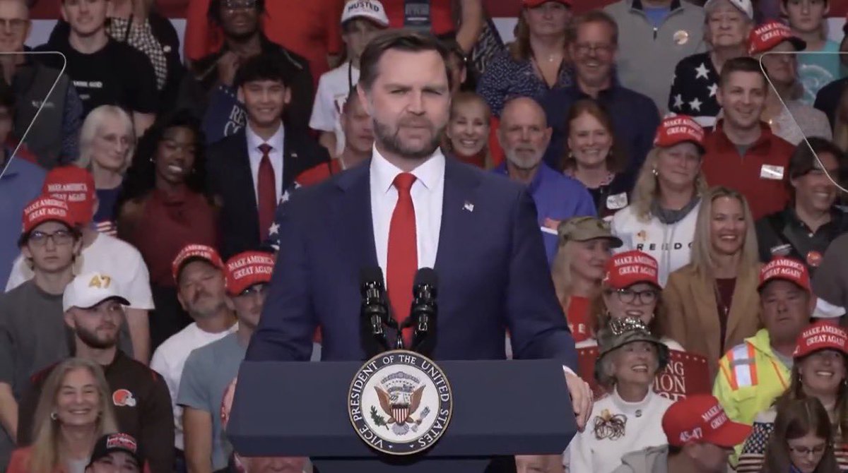 PollTracker2024's tweet photo. JD Vance at rally in Ohio:

“Don't worry, I'm not gonna talk about Jon Husted's ass.” https://t.co/TsEwV67t83