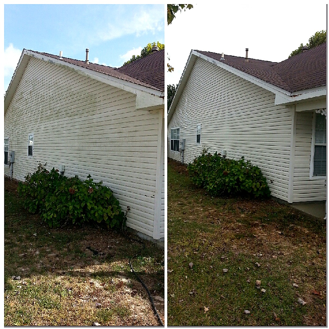 BeauchampPW's tweet photo. Side of a vinyl house, before and after. Left is the green-gray film that builds up on the shady wall. Right is the same siding after the wash. Bright white again, top to bottom.

Pensacola / Gulf Breeze.

#housewashing #pressurewashing #pensacola #gulfbreeze https://t.co/JNIhDCJ6az
