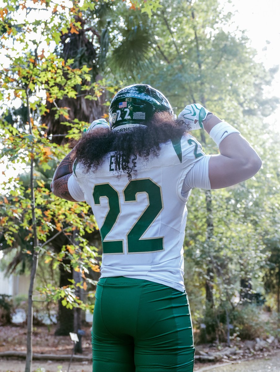 SacHornetsFB's tweet photo. 𝙏𝙃𝙍𝙀𝘼𝘿𝙎 𝙁𝙊𝙍 𝙏𝙃𝙀 𝙍𝙊𝘼𝘿 🟢⚪️

#StingersUp | #GreenLine | #ZoTime https://t.co/LQ7lanT5RF