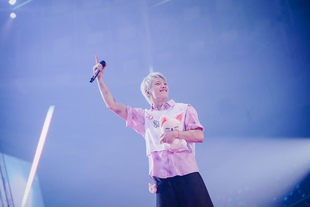 spearhyunnie2's tweet photo. stray kids instagram update: "𝚃𝚑𝚛𝚘𝚠𝚋𝚊𝚌𝚔 𝚝𝚘 𝚝𝚑𝚎𝚜𝚎 𝚖𝚎𝚖𝚘𝚛𝚒𝚎𝚜 🧡" — jisung, felix, seungmin and jeongin! https://t.co/xySUwYg6YQ