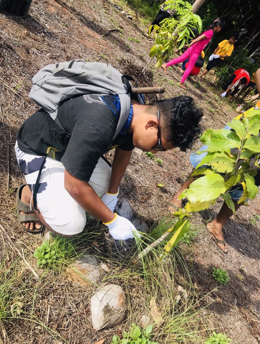 ForceForGood's tweet photo. Villagers in Micronesia renewed their agreement with Seacology to preserve water and natural resources in exchange for repairs to a nursery for crops. For every Epoch product purchase, $0.25 goes to the Nu Skin Force for Good Foundation to support organizations like Seacology. https://t.co/Q44XKzHaxP
