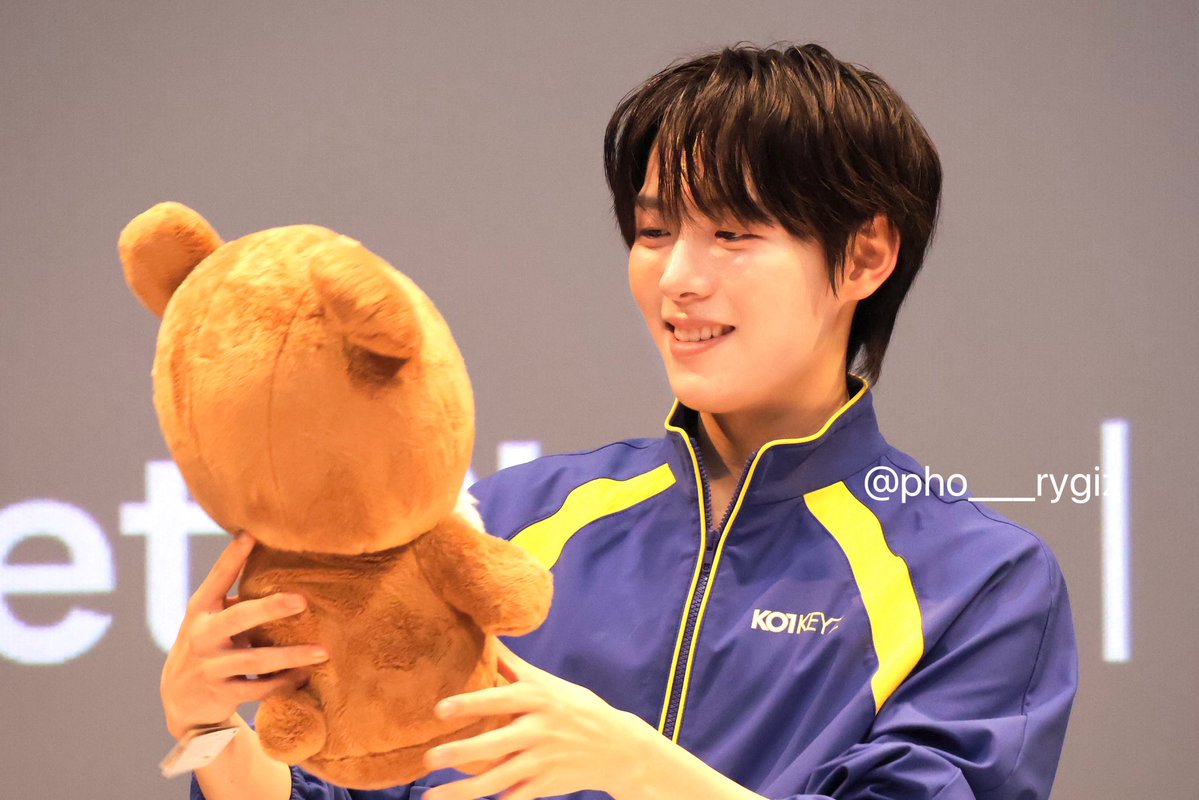 pho___rygiz's tweet photo. 20261018
ぬいぐるみを大事に丁寧に扱う姿がとっても可愛かったので🥔🐶

#KO1KEYZ #コイキーズ #코이키즈 #오신행 #オシンヘン #OHSHINHAENG #신행 #シンヘン https://t.co/OEtAU43jRA