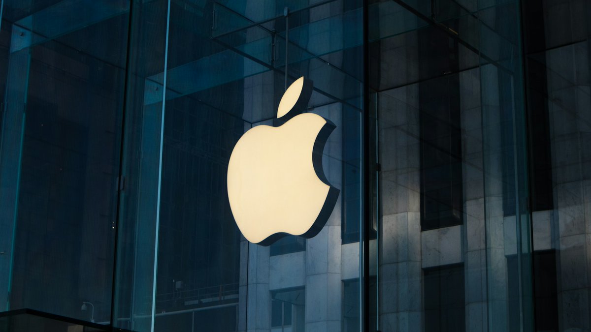 FFR's tweet photo. REVIEWS: 9to5Mac praises iPhone Duo’s Split View and pocketable shape; The Verge flags uneven app support. Both note camera compromises versus iPhone 18 Pro. Before buying, try your key apps on both screens.

The future in focus. https://t.co/cwfnvItQMd