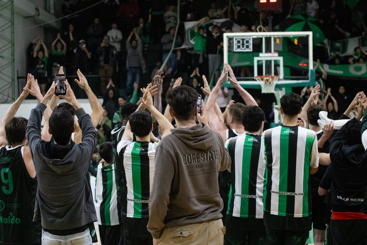 VM_Basket's tweet photo. 🏀 #LigaArgentina | 

👊🏼 Bueeeeeeeen día, hermosa mañana verdad?

✅ Debut en casa? Adentro.

😜 A puro pico 🔨 y 🪏 

#GuerrerosdeLiga
#ElClubdelaCiudad 🇦🇪 https://t.co/mHy9tt9p76