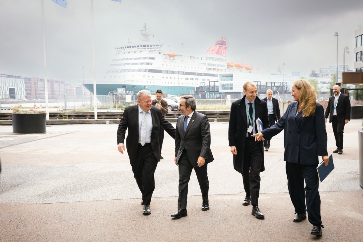 UNOPS_Chief's tweet photo. Denmark is a strong supporter of multilateral cooperation and a steadfast partner of @UNOPS and the UN 🇺🇳 🇩🇰

As we mark UN Day this week, I had an excellent exchange @UNCityCPH with Foreign Minister @larsloekke on the impact of our partnership.

It’s making a tangible difference for people in need, including communities on the frontlines affected by the ongoing war in #Ukraine.

I thanked the Minister for Denmark's close cooperation and engagement with the UN to address key global challenges – tackling inequalities, advancing climate action and sustainable development.

I look forward to us expanding the UNOPS - @DanishMFA partnership.
