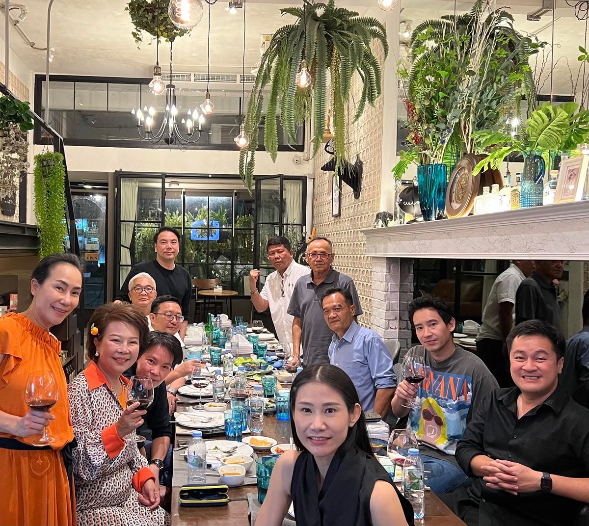 mangdonsadd's tweet photo. ค่อยๆ ทะเลาะกันครับ สนุกดี 😁 https://t.co/ibUIgM2yxX