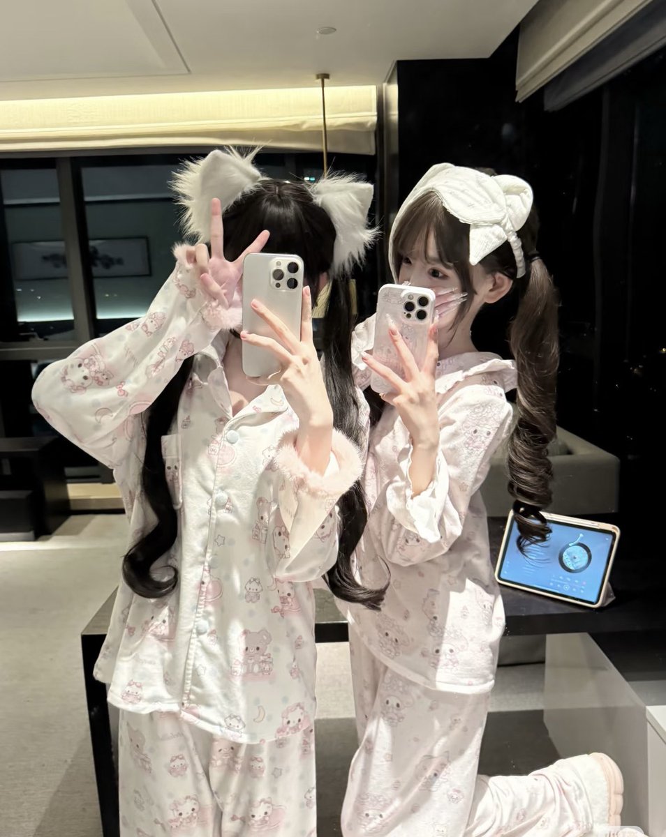 michaelgiannide's tweet photo. 有人想锐评一下我跟闺蜜福嘛 🥹  

看完不许瞎说，赶紧看，我要删了          

真没有🚪流言522 我真的给呀 https://t.co/EBFsDaGmuE