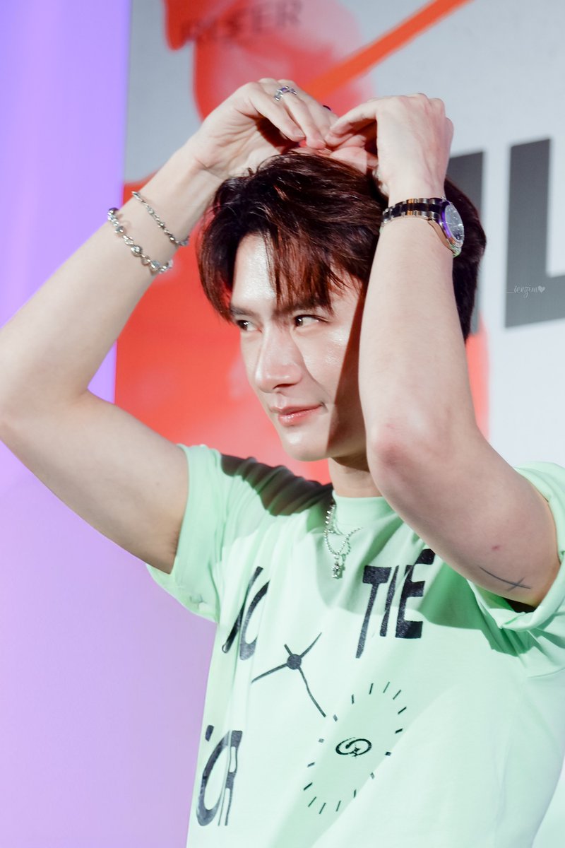 _icezimo's tweet photo. ละเหมียวคาดโทษมาก 😾

#KRIST1stAlbumBDparty
#KristPerawat #icezimopix https://t.co/AK1XStEfhs