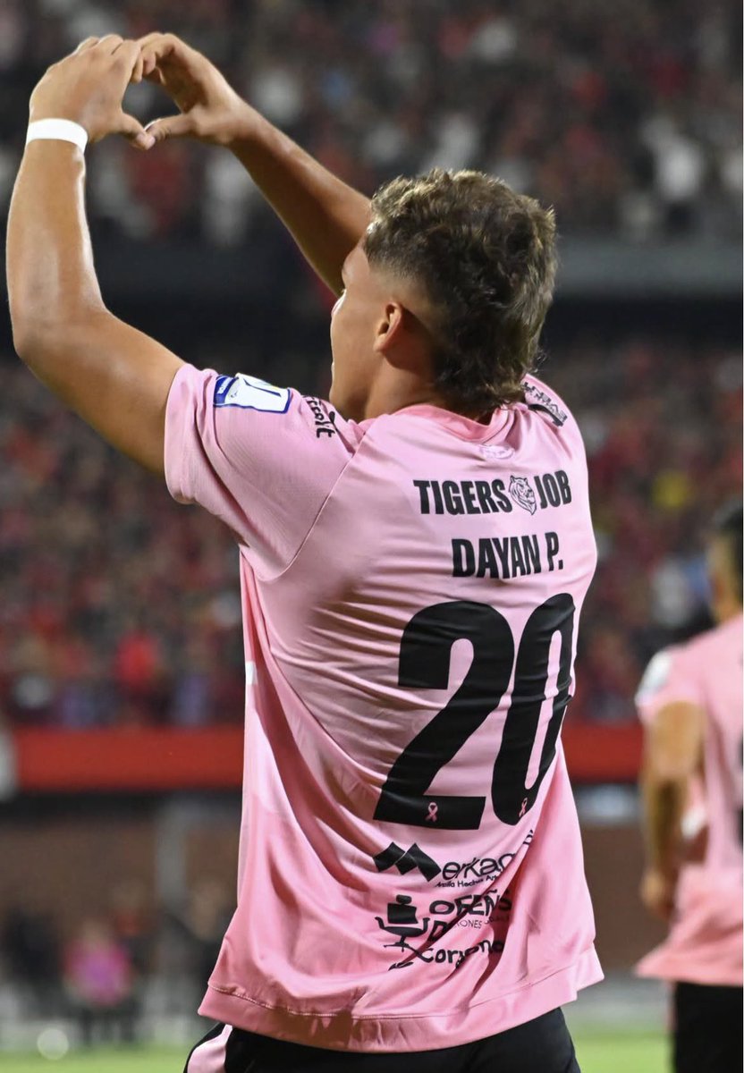 HumoMotilon's tweet photo. Jugadores más jóvenes que le han anotado a Nacional desde el 2006 con el rojinegro:

DAYAN PÉREZ (18 años y 121 días)
Braynner García (19a y 278d)
Macnelly Torres (21a y 222d)
Cristian Dajome (21a y 322d)
César Arias (21a y 331d)
Macnelly Torres (22a y 305d) https://t.co/buWd9pOTuI