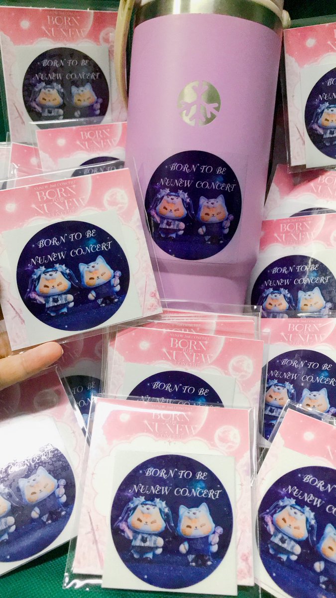 lljab_zonell's tweet photo. Giveaway ~** เล็กๆน้อยที่ทำด้วยความตั้งใจ อย่าลืมมารับไข่เจ๋งไปเลี้ยงด้วยน้าาาทุกคน

เจอกันวันคอน 31-1 พ.ย. นี้นะคร้าบบบ

😻 สติ้กเกอร์ใส
😻กระดาษโน๊ตนุนิว

NUNEW CONCERT AT IMPACT
#NuNew2ndConcert https://t.co/kcWNEXXF3Z