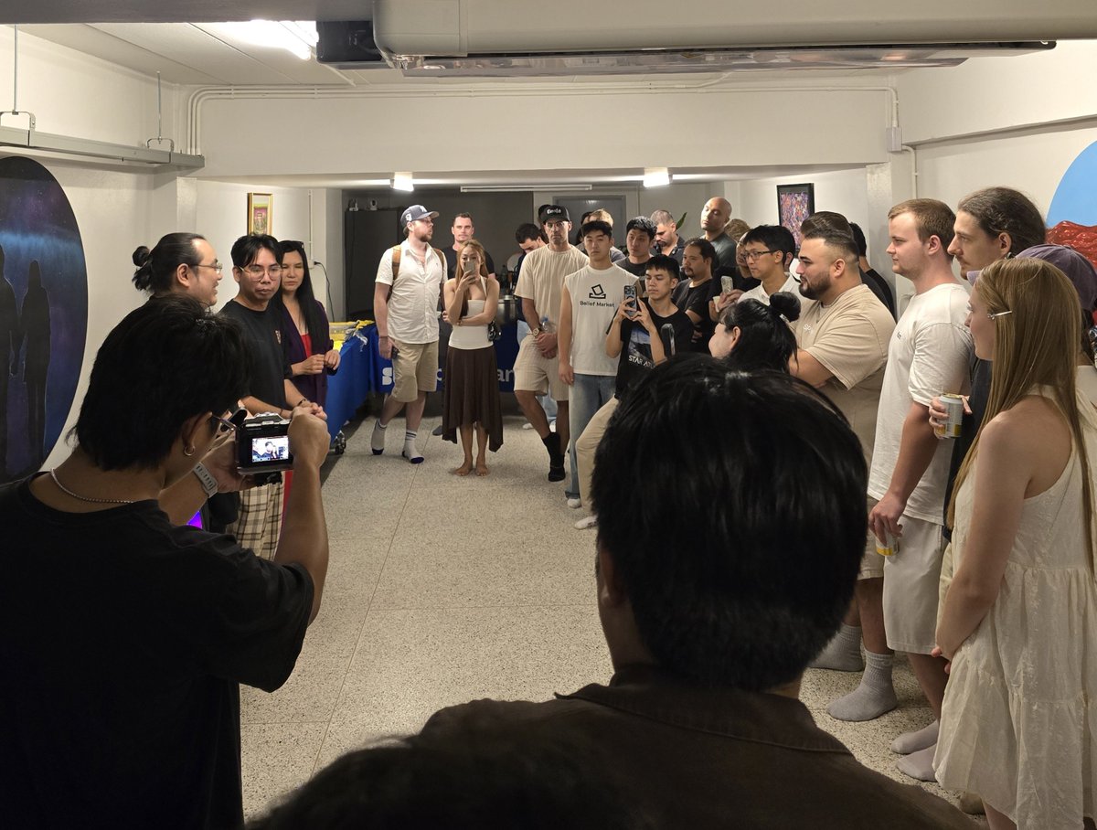 davincible_'s tweet photo. @SuperteamTH absolutely PACKED tonight. What's going on? https://t.co/hMBOctXN8L