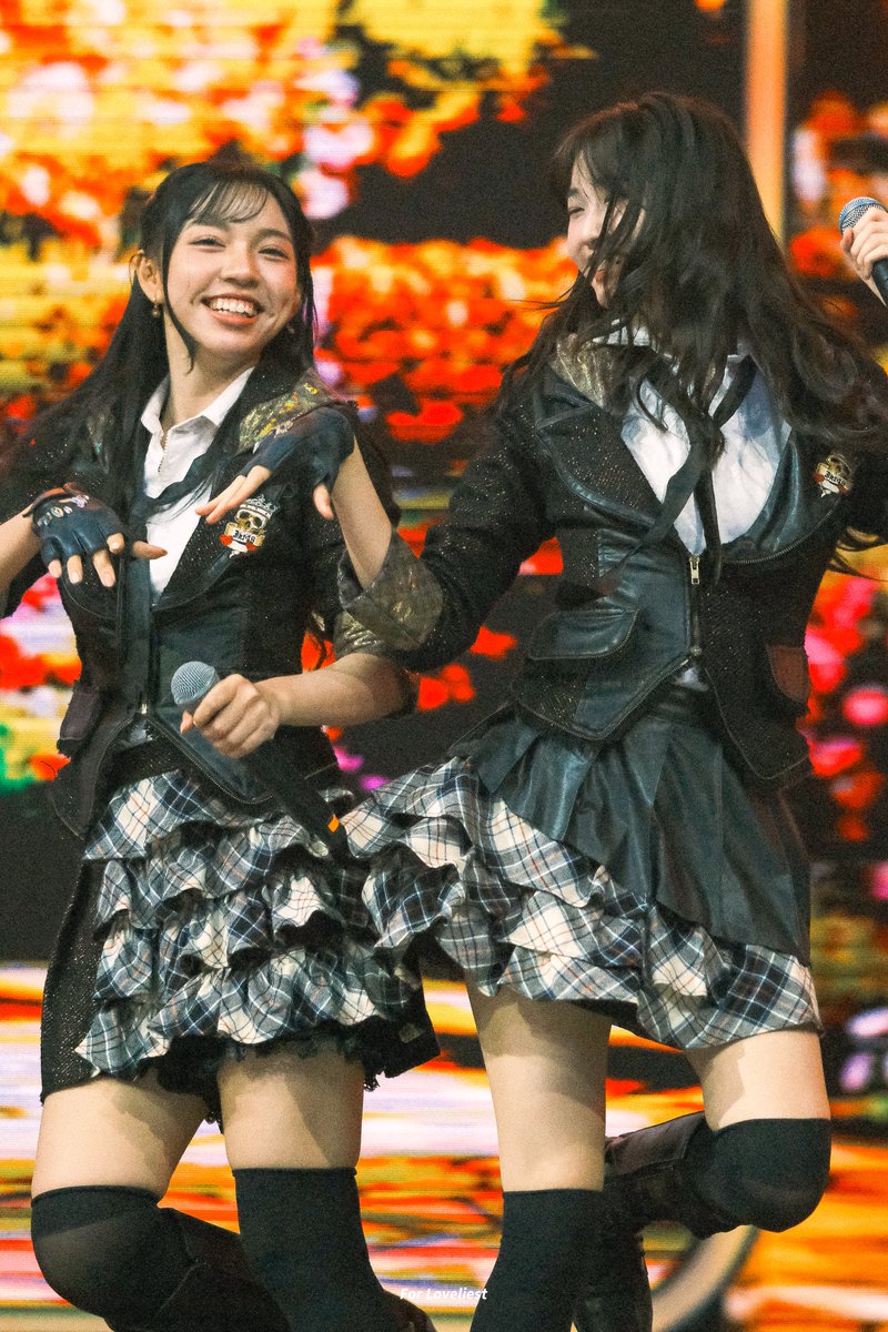 ForLoveliest's tweet photo. Best friend forever 🤝🏻

@Aralie_JKT48 @M_OlineJKT48 https://t.co/FIsXpbyRhi
