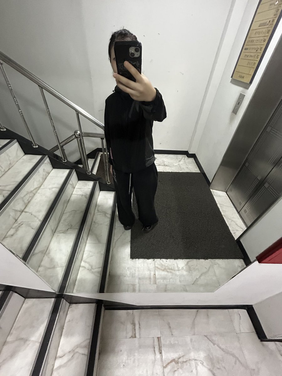 564_000's tweet photo. 출퇴근 광각샷 모음 https://t.co/UyBhOon82o