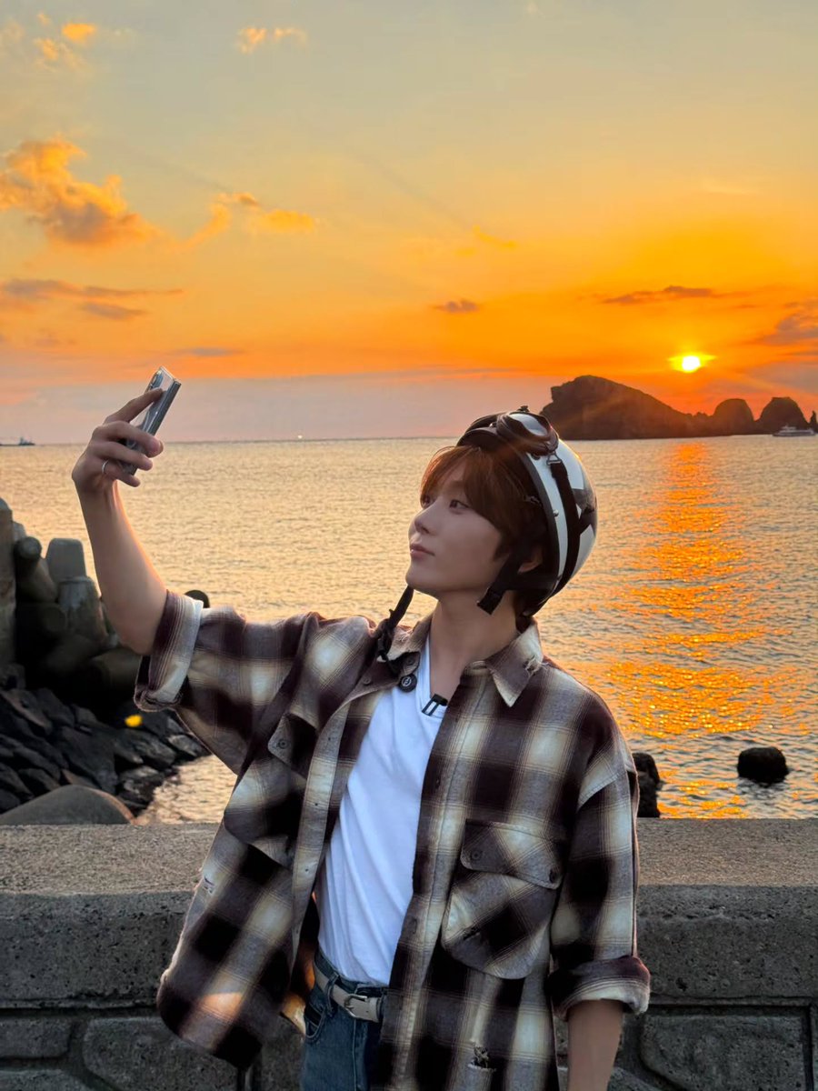 updatingsvt's tweet photo. [INSTAGRAM] 261021 SEUNGKWAN

🍊: jeju
🍊: is really
🍊: nice

#SEUNGKWAN #승관 https://t.co/PkOrtyDieR