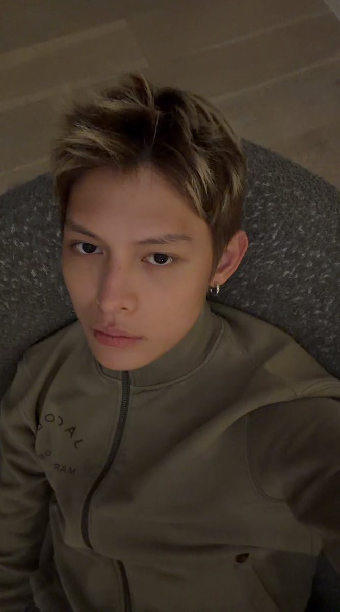 missyouwhen3am's tweet photo. ทุกคน ผมไม่ได้ฝันไปใช่มั้ย นี่เราได้รูปเจมเฟมแบบถูกกฎหมาย ออฟฟิเชียล เราได้รูปน้องเจมส์ผมยาวคนสวยขา จากตัวน้องเอง!!!!!! กูตายยยยยย อีเหี้ยยยยยยย เจมรึนจงเจริญ ฮือออออออ พี่รักน้องเจมส์ คนสวยขาของพี่ โอ้ยยย คุณจ้าว หยูฟานนนนน คุณทำแบบนี้ผมจะอยู่ยังไง ผมหลงคุณจนแทบบ้าอยู่แล้วนะเว้ย https://t.co/mZavbYAqSR