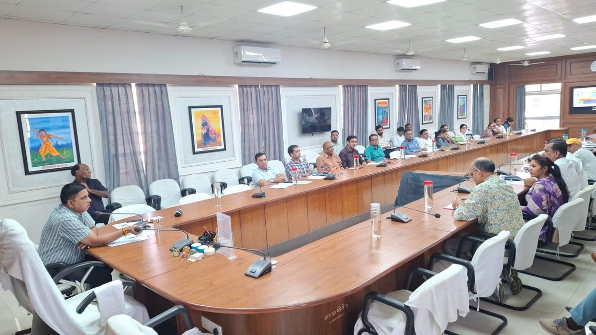 DcDmSikar's tweet photo. साप्ताहिक समीक्षा बैठक आयोजित, लंबित प्रकरणों के शीघ्र निस्तारण के दिए निर्देश
#sikar 
https://t.co/Crp6XV972d
@AshishModiIAS 
@DIPRRajasthan 
@RajCMO https://t.co/kl6fXGQsxG