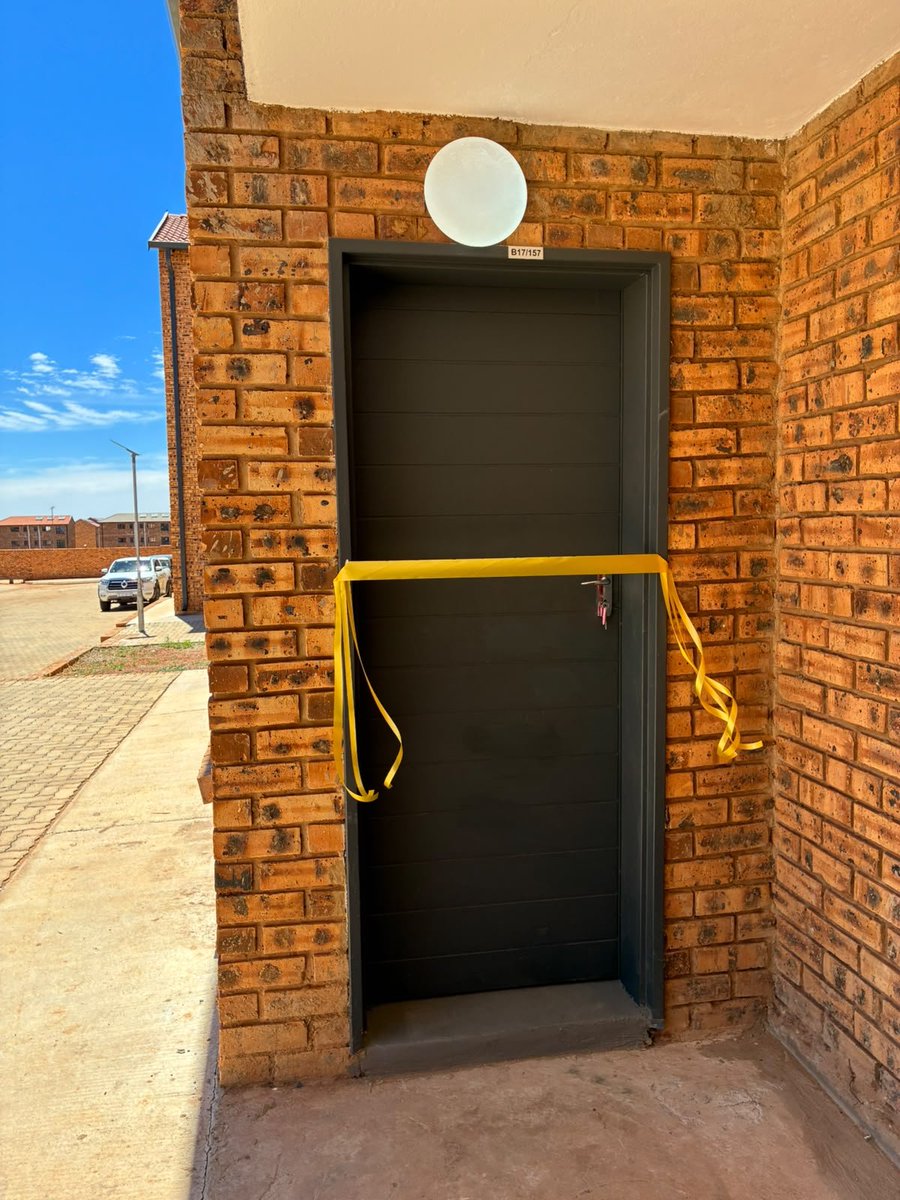 missfabulous_15's tweet photo. Every family has its own hopes for the future. The Elijah Barayi housing handover creates an opportunity to focus on the people whose lives are at the centre of housing delivery.

#GautengHumanSettlements #GrowingGautengTogether https://t.co/b7x9xrrAsm