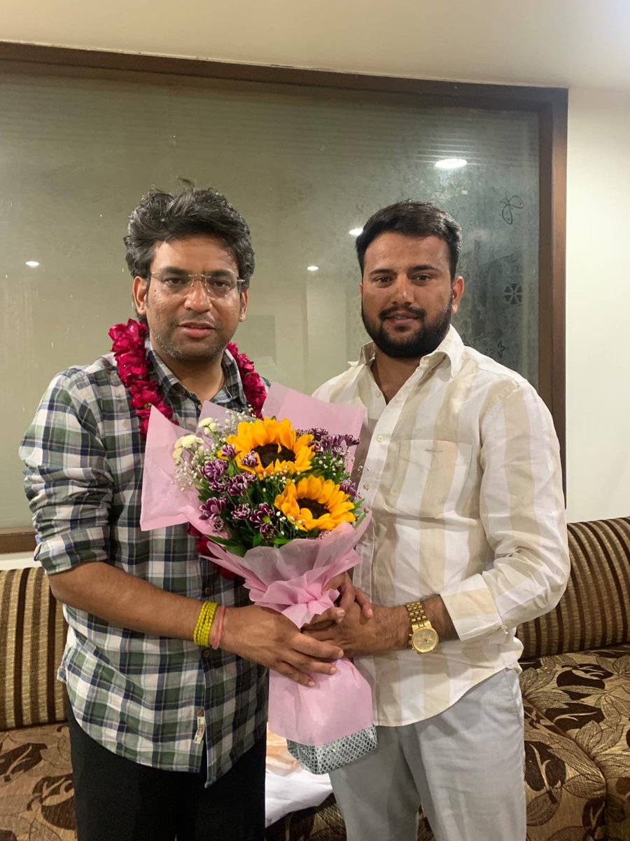 RohitmeenaRU's tweet photo. राजस्थान से भारतीय जनता युवा मोर्चा के नवनियुक्त राष्ट्रीय मंत्री श्री @himanshuSBJYM जी(पूर्व भाजयुमो प्रदेशाध्यक्ष) एवं राष्ट्रीय सह-कोषाध्यक्ष श्री देवव्रत सिंह जी को नवीन दायित्व प्राप्त होने पर हार्दिक बधाई एवं शुभकामनाएँ। 

आप दोनों के सफल एवं उज्ज्वल कार्यकाल हेतु मंगलकामनाएँ।

@BJYM @BJYMinRaj