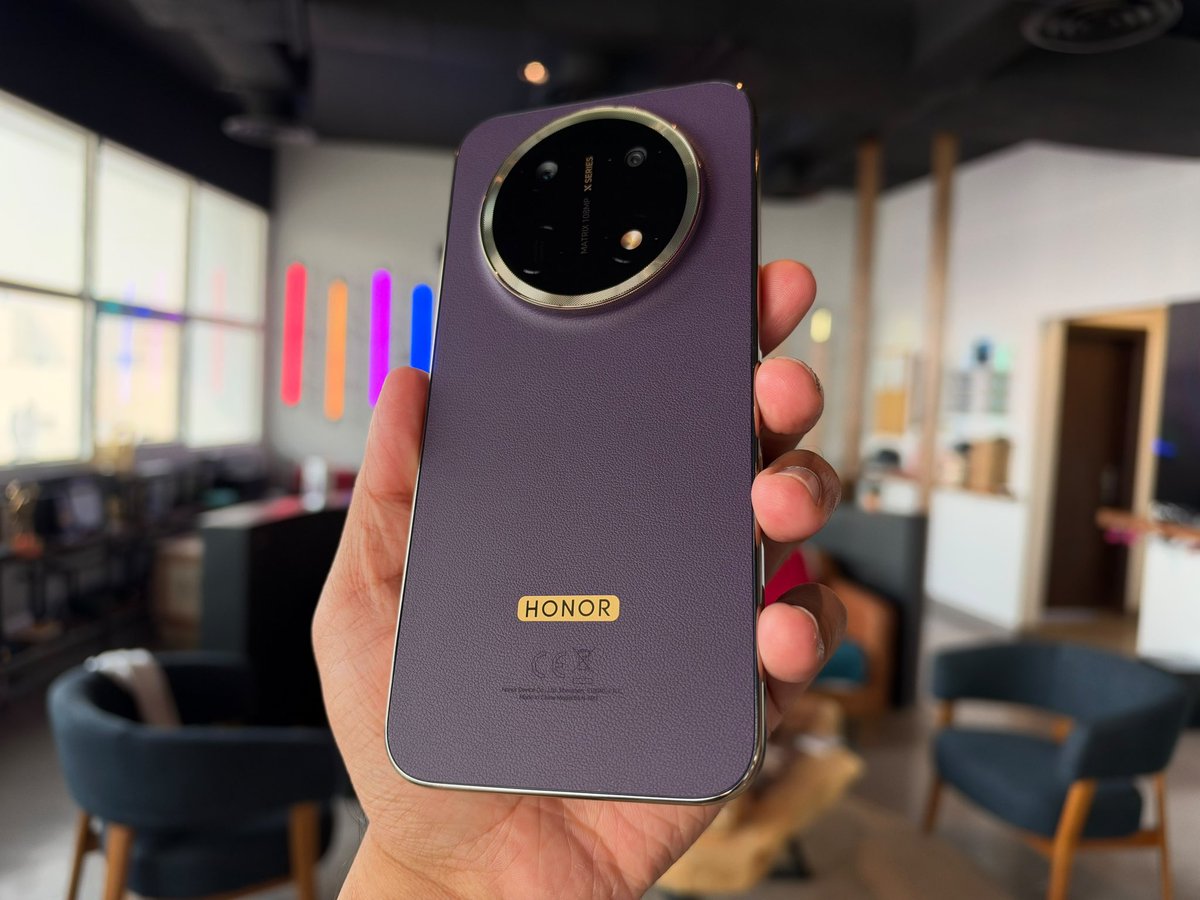 falsaif's tweet photo. هذا أول جوال من هونر يجي ببطارية 11,000mAh مع سطوع شاشة يصل 10,000nits 🔥

تبي باور بانك ؟ جوال HONOR X9e Pro موجود
تبي كشاف ؟ جوال HONOR X9e Pro موجود

سلسلة X9 تعودنا عليها من هونر .. ومع كل جيل جديد نشوف صلابة أعلى وميزات أرهب

المراجعة قريباً باذن الله فخليكم متابعين .. كيف أجهزة هونر معكم ؟

#HonorX9ePro
#تحت_المراجعة_فيصل_السيف