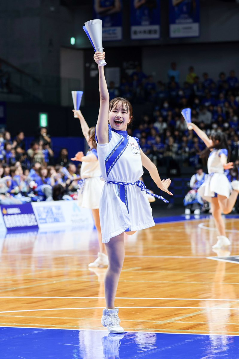 chamaro_g's tweet photo. 昨シは席の関係でなかなか撮れなかったNAGISAちゃん！ほんとかわゆ💙
今シはたくさん近くでパフォ見れそうで嬉しい！
#アクアミラ
#NAGISA https://t.co/hovTpNNHCW