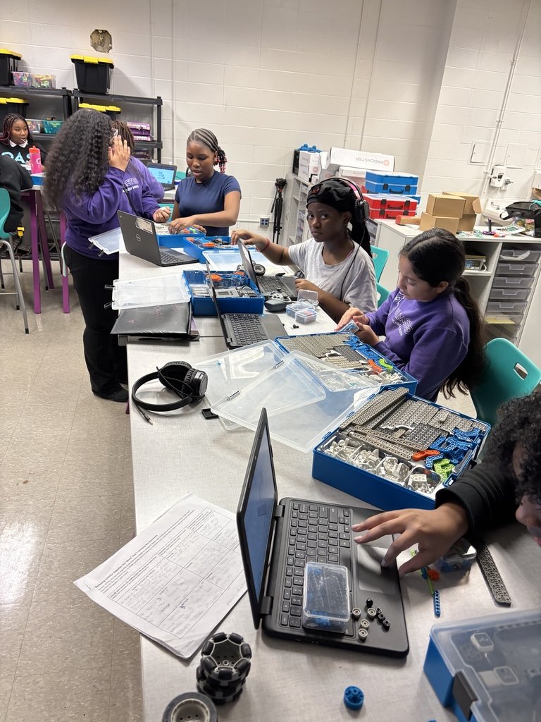 OlmstedSouth's tweet photo. π€ Mr. Rahmelβs 7th graders are preparing to move into RVR+ Robotics by refreshing their driving, drawing, and programming skills with our BOLTs! They are building the skills needed to take on their next robotics challenge! ππ¦
#OASOwls #Robotics #STEMLearning #FutureReady https://t.co/t4YJdB5Aqp