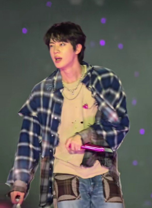FariaRahma90180's tweet photo. I also love this fit on him, it's so boyfriend coded. https://t.co/JtljYunvra