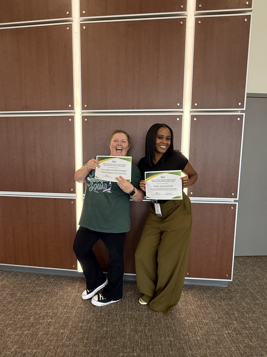Williamson_T1's tweet photo. Remaining Savvy in Science!!#CBA1Mastery and #ProgressLearningGreenDotChampions. Thank you @AliefScience for recognizing the staff and students at @MillerMavsAISD https://t.co/CfWe5sNLb8