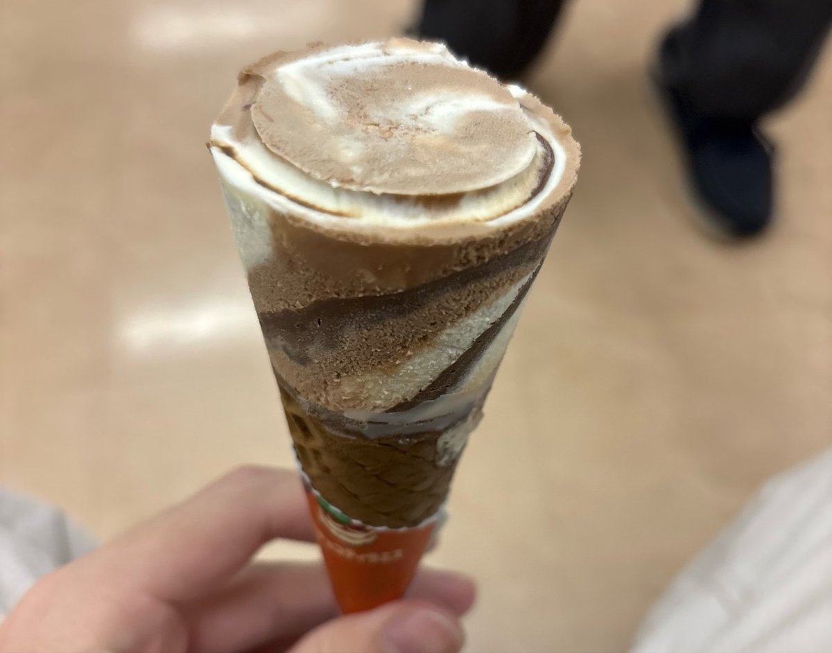 7_z7r's tweet photo. 10年ぶりにプールで泳いだんだけど、塩素臭い廊下で食べるセブンティーンアイスが美味しすぎた
あと平泳ぎしすぎて股間痛い https://t.co/0uBbd7BGM8