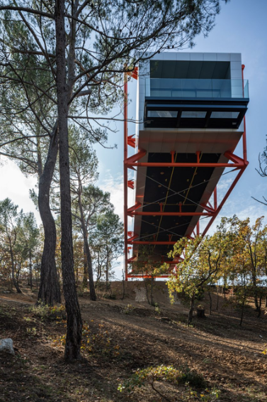 parislima's tweet photo. .@dezeen ::: #Francia @RichardgRogers equilibra su ÚLTIMO #edificio en #voladizo sobre un #viñedo de #Provenza...
https://t.co/Cc2bSNq7UA https://t.co/9JtQt8ZRsq