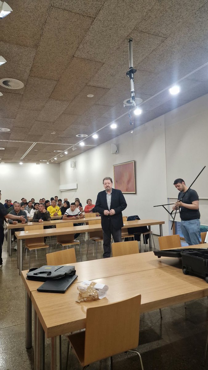 CECUbarcelona's tweet photo. ¡Ecuador más cerca de nuestra comunidad🇪🇨!

El Consulado Móvil en Milagro, Navarra, atendió a 270 compatriotas, facilitando trámites y servicios consulares.

✅ 150 cambios de domicilio electoral 🛂 51 renovaciones de pasaporte. https://t.co/LQ7bmQGHv6