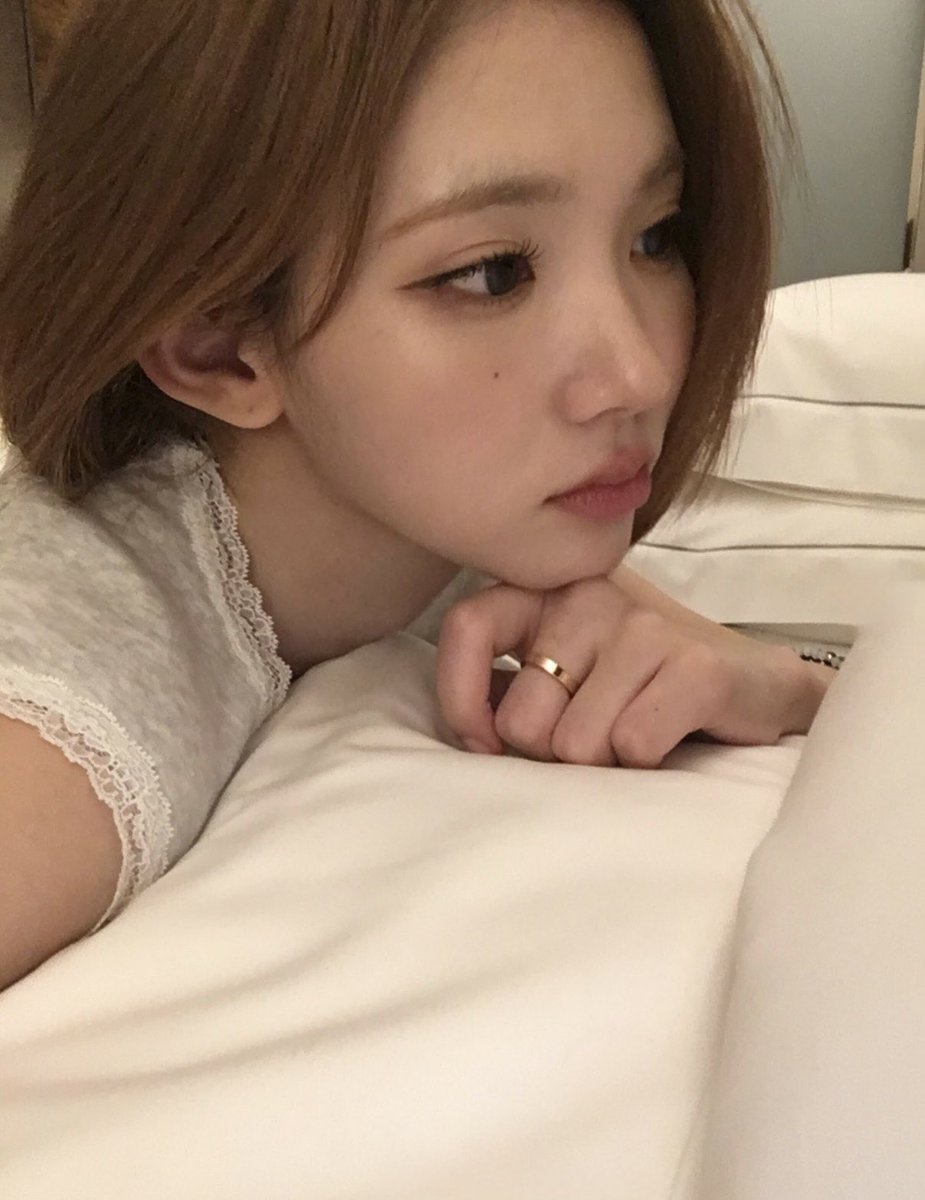_jiwoo97's tweet photo. 오늘,,,바람이 많이 부는 날이었죠?💕

많이,,,춥고 힘들었겠다 😵‍💫

나,,,,지금 이불속에서 엄청 따뜻하니까,,

얼른 내 옆에 누워서 안겨요 🤍

오늘만큼은,,,당신의 애착인형이 될래요 🧸

#레즈 #후타 #상극 #연능 https://t.co/PsOCpQNVPT