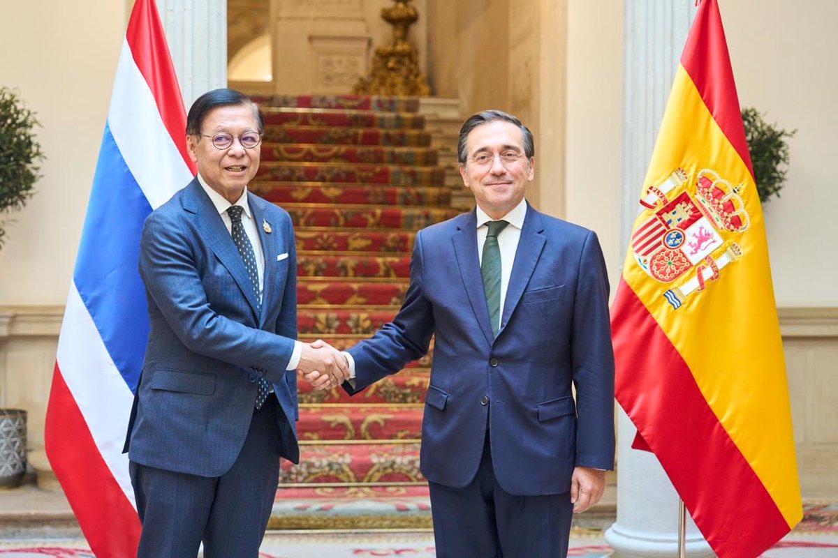 jmalbares's tweet photo. Recibo en Madrid a mi homólogo de Tailandia, Sihasak Phuangketkeow, para reforzar nuestras excelentes relaciones bilaterales.

España y Tailandia compartimos la defensa del multilateralismo, la estabilidad, y el fortalecimiento de la resiliencia económica. (1/2). https://t.co/TWsRNOMUed